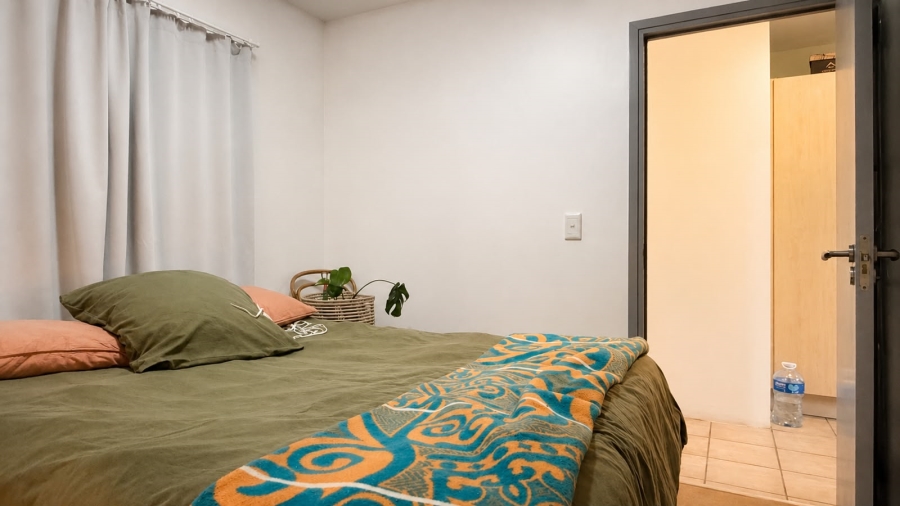 1 Bedroom Property for Sale in Zonnebloem Western Cape
